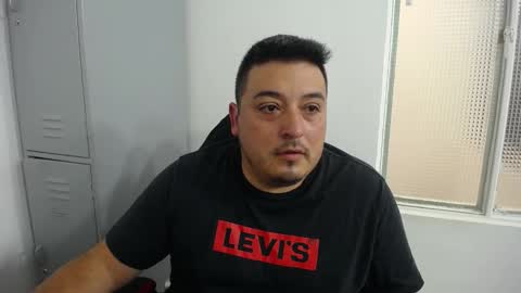 Snapshot of francoisroy chatting on 10.28.25 Juan online show from 10.28.25