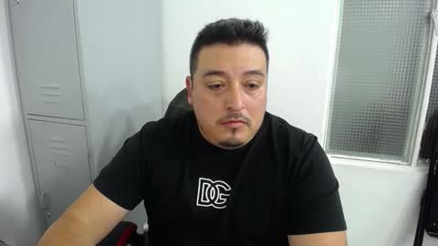 Snapshot of francoisroy chatting on 10.31.25 Juan online show from 10.31.25