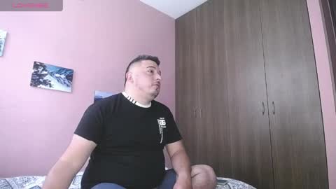 Snapshot of francoisroy chatting on 04.12.26 Juan online show from 04.12.26
