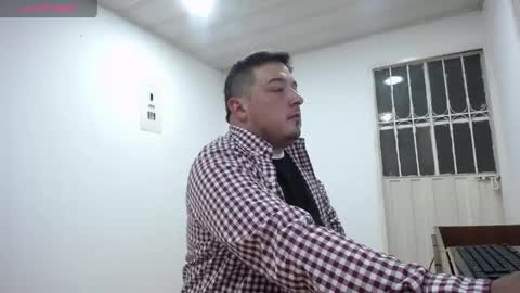 Snapshot of francoisroy chatting on 04.25.26 Juan online show from 04.25.26