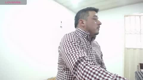 Snapshot of francoisroy chatting on 04.29.26 Juan online show from 04.29.26