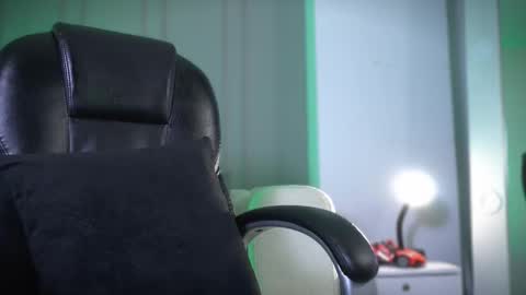 Frank Farrell. Hey remember to give me a thumbs up Ty online show from 11.11.25