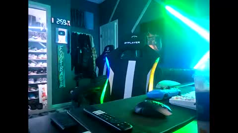 Snapshot of frankie_madeincuba chatting on 11.02.25 Xo tattd on her body online show from 11.02.25