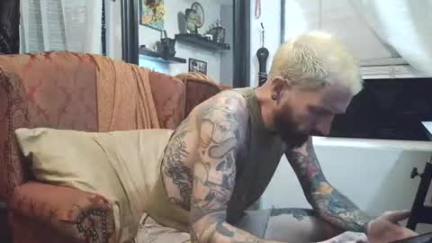 Frankie DRay   LikeFollowShareBuild online show from 06.18.26