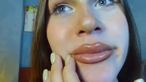 I am franzeva  online show from 03.20.26