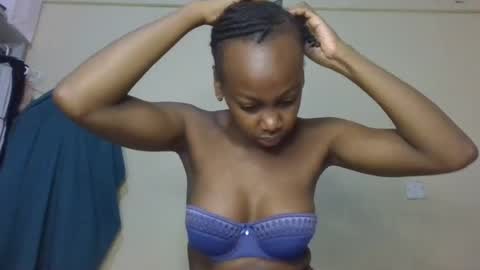 Snapshot of freaky_beauty chatting on 06.19.26 freaky_beauty online show from 06.19.26