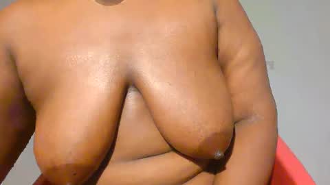 Snapshot of freaky_slut5 chatting on 11.11.25 freaky slut5 online show from 11.11.25