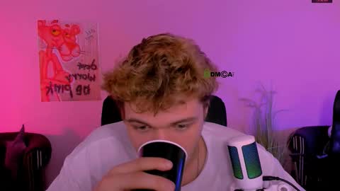 Snapshot of fred_strong chatting on 12.17.25 Freddy online show from 12.17.25