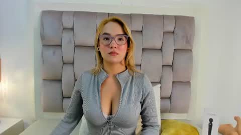 Snapshot of frehia_dimou chatting on 07.28.26 Frehia online show from 07.28.26