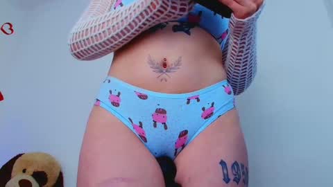 Snapshot of fresita_rojita chatting on 09.14.25 Charick online show from 09.14.25