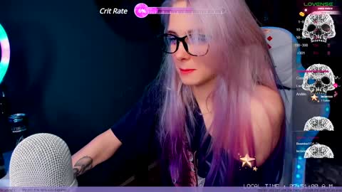 Snapshot of frida_fortune chatting on 12.24.24 Frida A boost to fortune for the one who gives a thumbs up and a bonus lucky for those who support me by joining the fanclub online show from 12.24.24