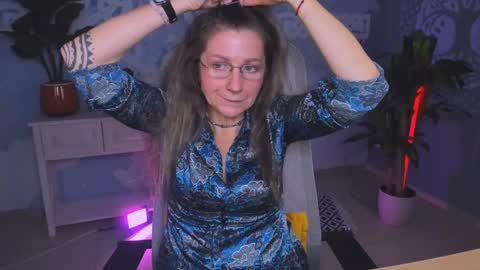 Frida Tander online show from 12.20.24