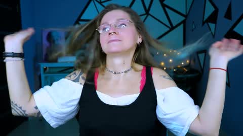 Frida Tander online show from 12.22.24