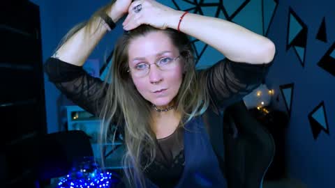 Frida Tander online show from 12.25.24