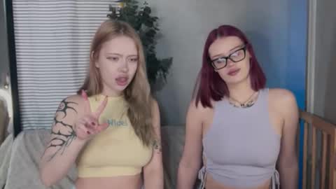 Snapshot of friend_zone_ chatting on 01.19.26 friend_zone_ online show from 01.19.26