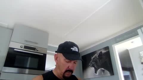 Snapshot of friskyneedsum chatting on 11.04.25 bob online show from 11.04.25