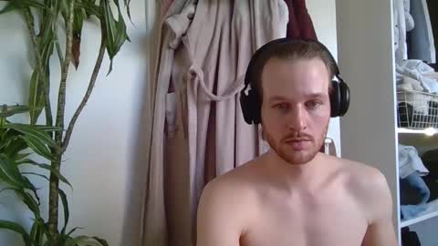 Snapshot of frozenyoga chatting on 02.23.25 frozenyoga online show from 02.23.25