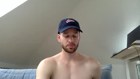 Snapshot of frozenyoga chatting on 10.12.25 frozenyoga online show from 10.12.25