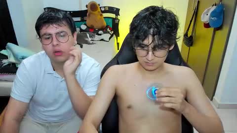 Snapshot of fuck_blow chatting on 12.16.25 uwu online show from 12.16.25