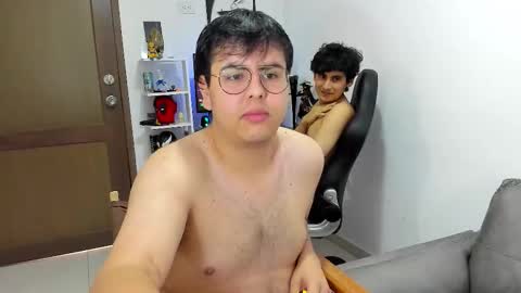 Snapshot of fuck_blow chatting on 12.19.25 uwu online show from 12.19.25