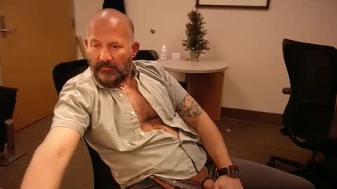 Snapshot of fuckadilf chatting on 12.18.24 fuckadilf online show from 12.18.24