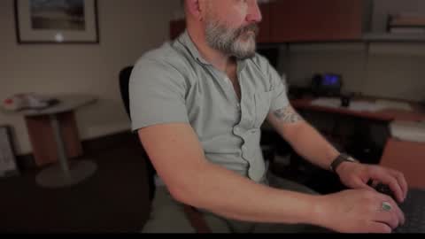 Snapshot of fuckadilf chatting on 02.21.25 fuckadilf online show from 02.21.25