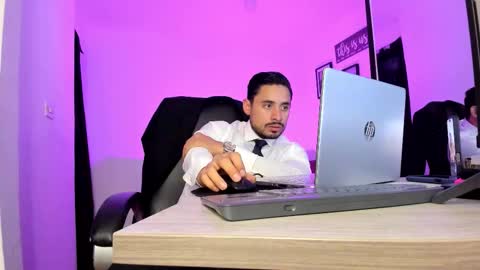 Snapshot of fuckerwate chatting on 10.31.25 SERGIO THE SEX LAWYER online show from 10.31.25