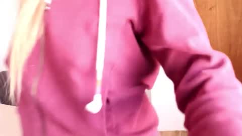 Snapshot of fuckmypussyplz1 chatting on 02.16.25 fuckmypussyplz1 online show from 02.16.25