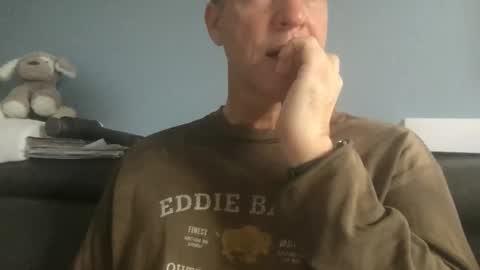 Snapshot of fuertecock chatting on 11.11.25 Gregorio online show from 11.11.25