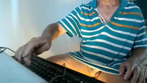 Snapshot of fullballbag chatting on 12.11.24 fullballbag online show from 12.11.24