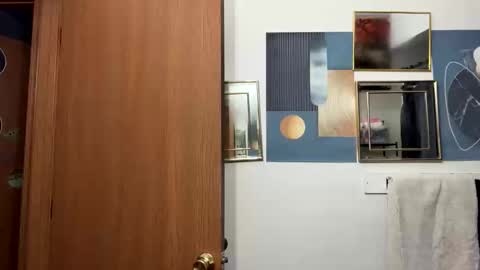 Linnys Palace online show from 12.15.25