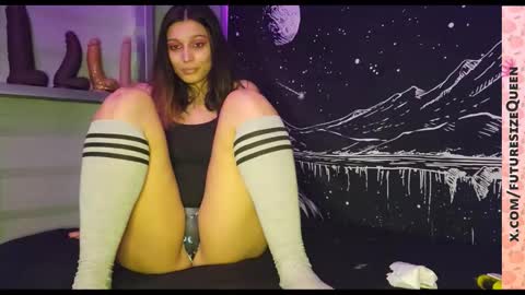 Snapshot of futuresizequeen chatting on 01.08.26 futuresizequeen online show from 01.08.26