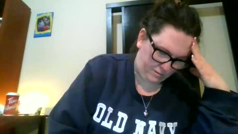 Snapshot of fuzzypeaches87 chatting on 02.15.26 fuzzypeaches87 online show from 02.15.26