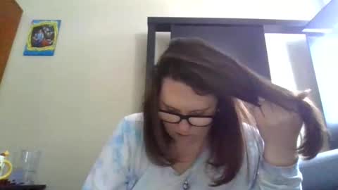 Snapshot of fuzzypeaches87 chatting on 02.25.26 fuzzypeaches87 online show from 02.25.26