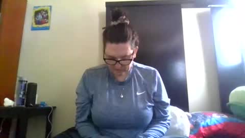 Snapshot of fuzzypeaches87 chatting on 03.12.26 fuzzypeaches87 online show from 03.12.26