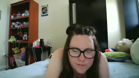 fuzzypeaches87 online show from 04.24.26