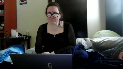 fuzzypeaches87 online show from 05.04.26