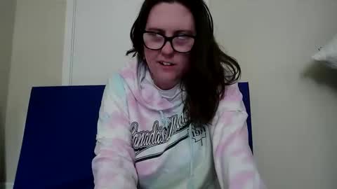 Snapshot of fuzzypeaches87 chatting on 05.16.26 fuzzypeaches87 online show from 05.16.26