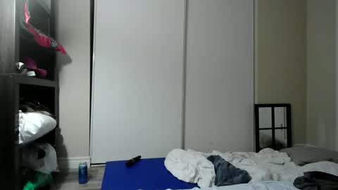 Snapshot of fuzzypeaches87 chatting on 05.26.26 fuzzypeaches87 online show from 05.26.26