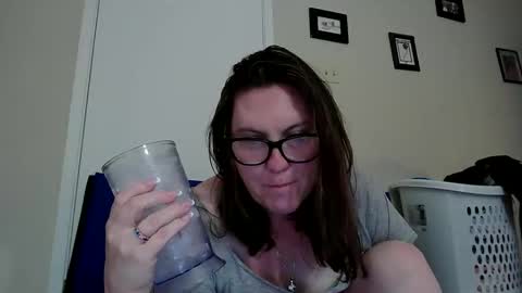 Snapshot of fuzzypeaches87 chatting on 06.11.26 fuzzypeaches87 online show from 06.11.26