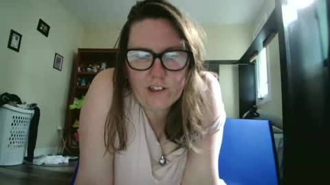 Snapshot of fuzzypeaches87 chatting on 06.11.26 fuzzypeaches87 online show from 06.11.26
