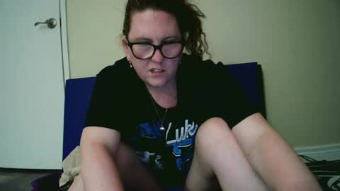 Snapshot of fuzzypeaches87 chatting on 06.15.26 fuzzypeaches87 online show from 06.15.26