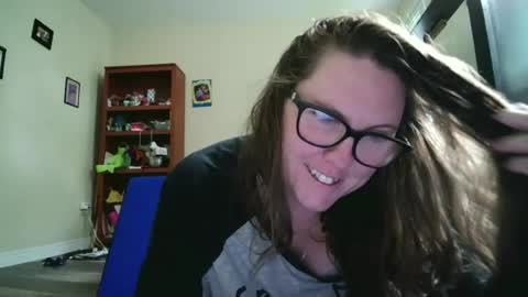 Snapshot of fuzzypeaches87 chatting on 06.25.26 fuzzypeaches87 online show from 06.25.26