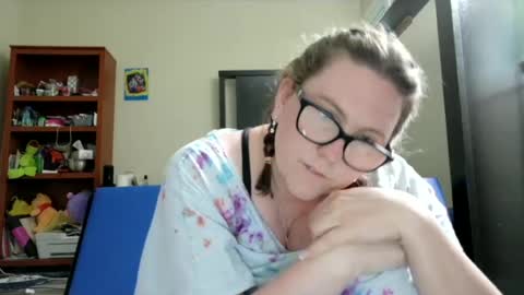 Snapshot of fuzzypeaches87 chatting on 06.27.26 fuzzypeaches87 online show from 06.27.26