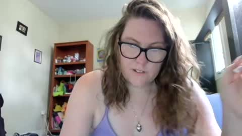 Snapshot of fuzzypeaches87 chatting on 06.27.26 fuzzypeaches87 online show from 06.27.26