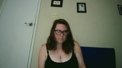 Snapshot of fuzzypeaches87 chatting on 07.04.26 fuzzypeaches87 online show from 07.04.26