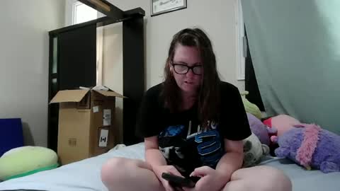 Snapshot of fuzzypeaches87 chatting on 07.19.26 fuzzypeaches87 online show from 07.19.26