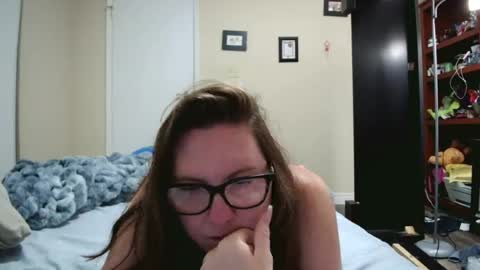 Snapshot of fuzzypeaches87 chatting on 07.23.26 fuzzypeaches87 online show from 07.23.26