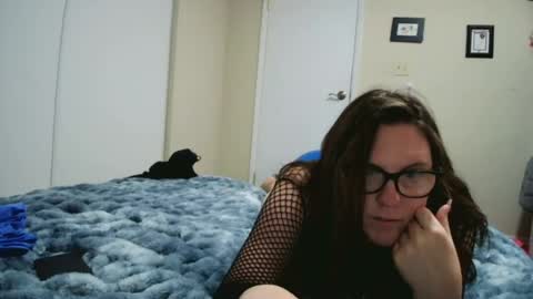Snapshot of fuzzypeaches87 chatting on 07.24.26 fuzzypeaches87 online show from 07.24.26