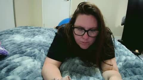 Snapshot of fuzzypeaches87 chatting on 07.24.26 fuzzypeaches87 online show from 07.24.26